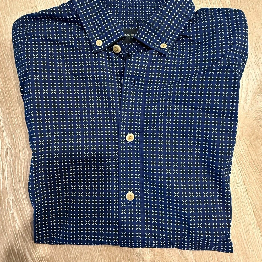 Banana Republic Navy and White Patterned Men's Shirt - Picture 1 of 8